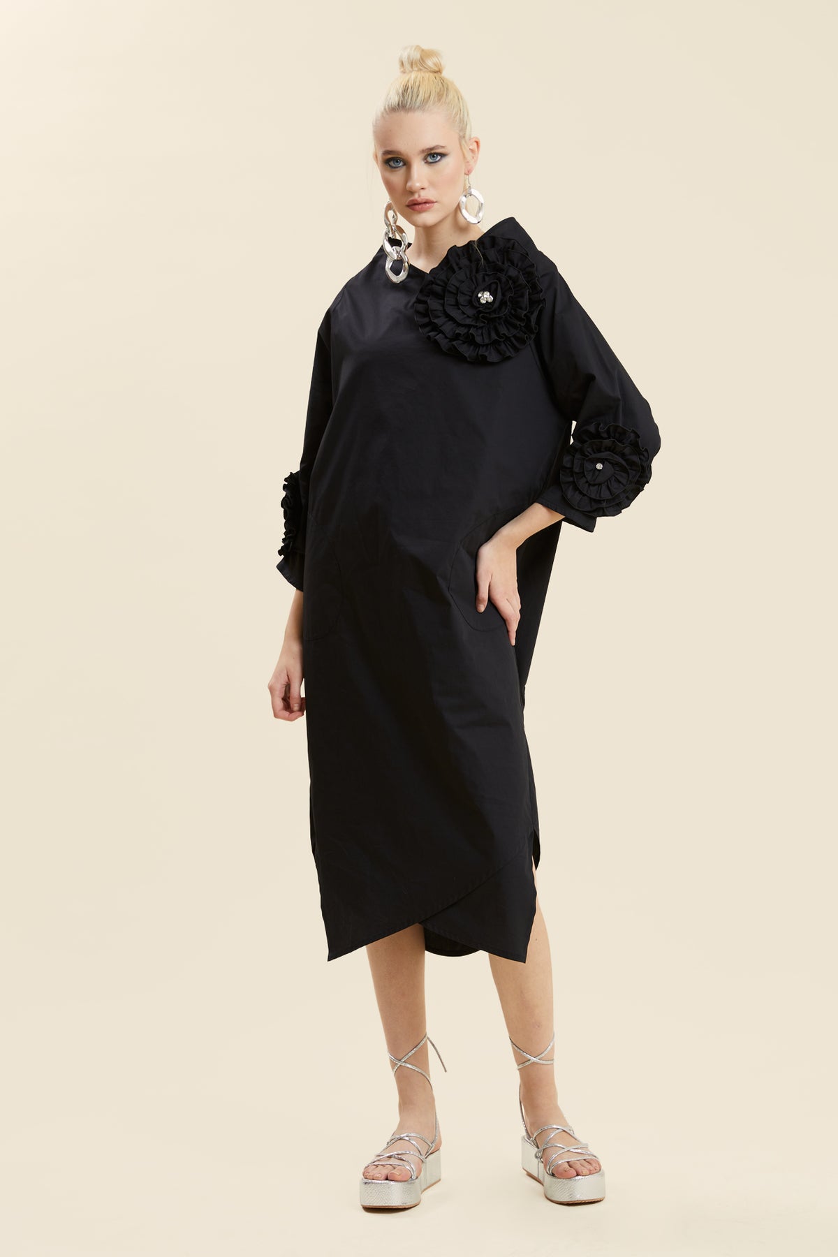 OVERSIZE ÇİÇEK DETAYLI CEPLİ ASİMETRİK ELBİSE