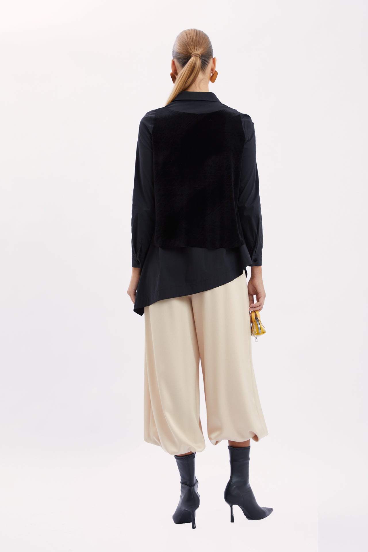 Blouse with Necklace Accessory